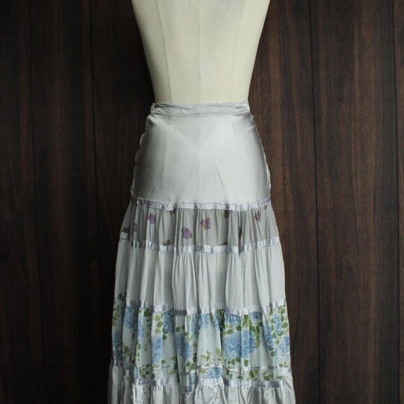 Vintage 1970s 1980s Skirt, Tea Length Silver Silk and Floral Print with Tiers - Picture 10 of 10